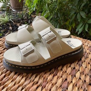 New Dr Martens Cyprus  Off White Sz US 9, UK 7